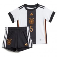 Tyskland Thilo Kehrer #5 Fotballklær Hjemmedraktsett Barn VM 2022 Kortermet (+ korte bukser)